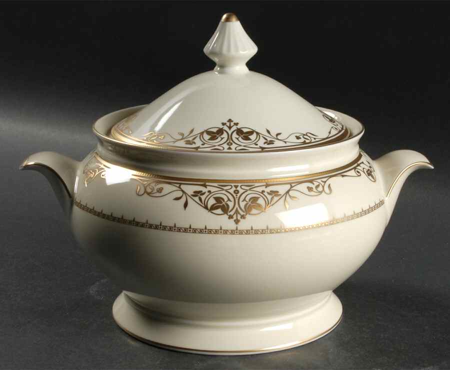 Villa Gold 2 Qt Round Covered Casserole by Mikasa-1