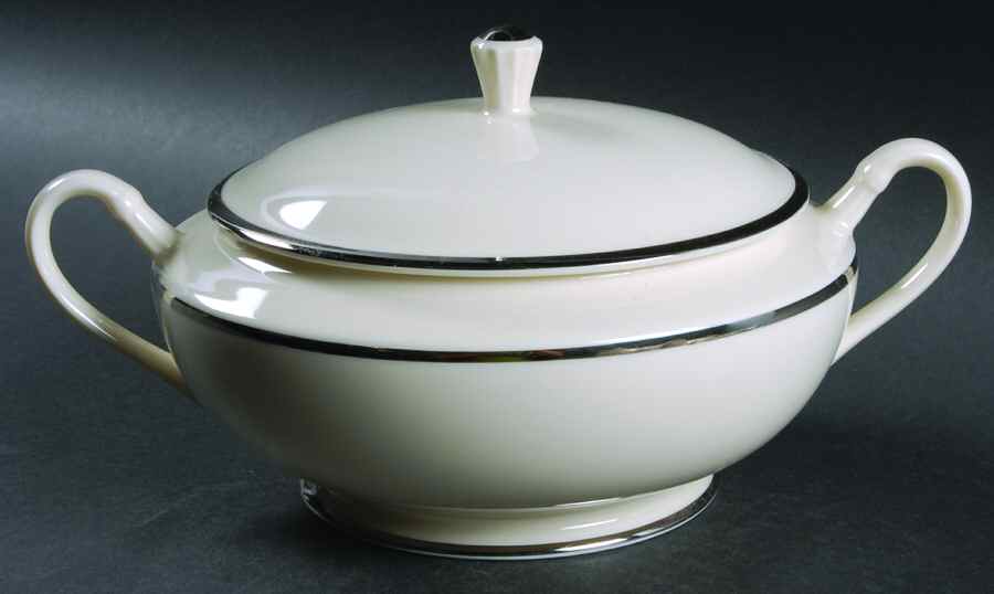 Oxford Platinum 1.75 Qt Round Covered Casserole by Mikasa-1