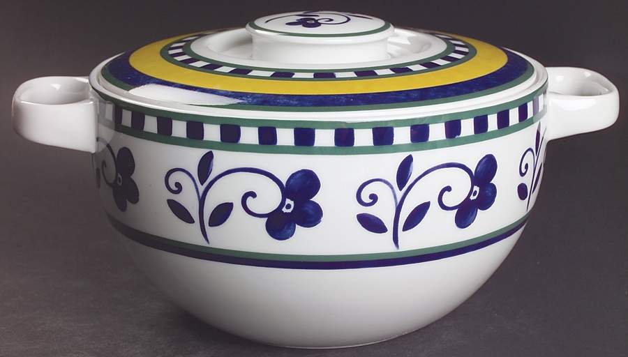 Firenze (Porcelain) 3 Quart Round Covered Casserole by Mikasa-1