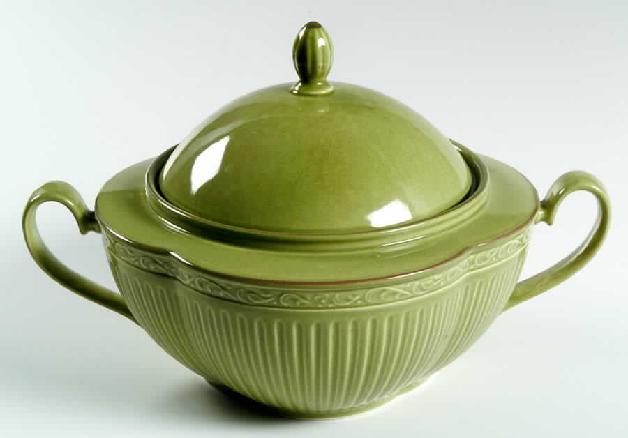 Honey Dew 2 Qt Round Covered Casserole by Mikasa-1