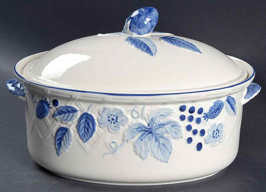 Berry Fling 2 Quart Oval Covered Casserole by Mikasa-1