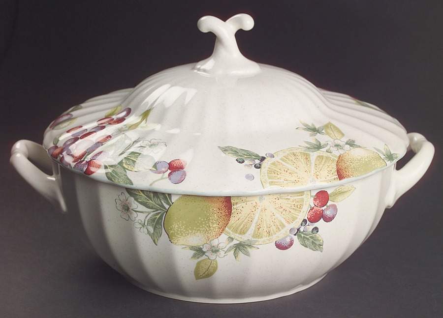 Natures Scenery 2.5 Qt Round Covered Casserole by Mikasa-1