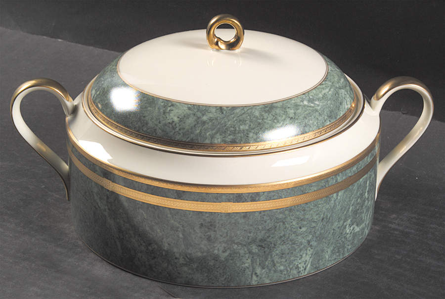 Granite Florentine 2.5 Qt Round Covered Casserole by Mikasa-1