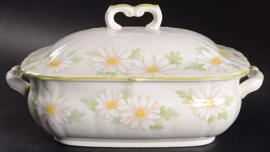 Garden Lyric 2.5 Quart Oval Covered Casserole by Mikasa-1