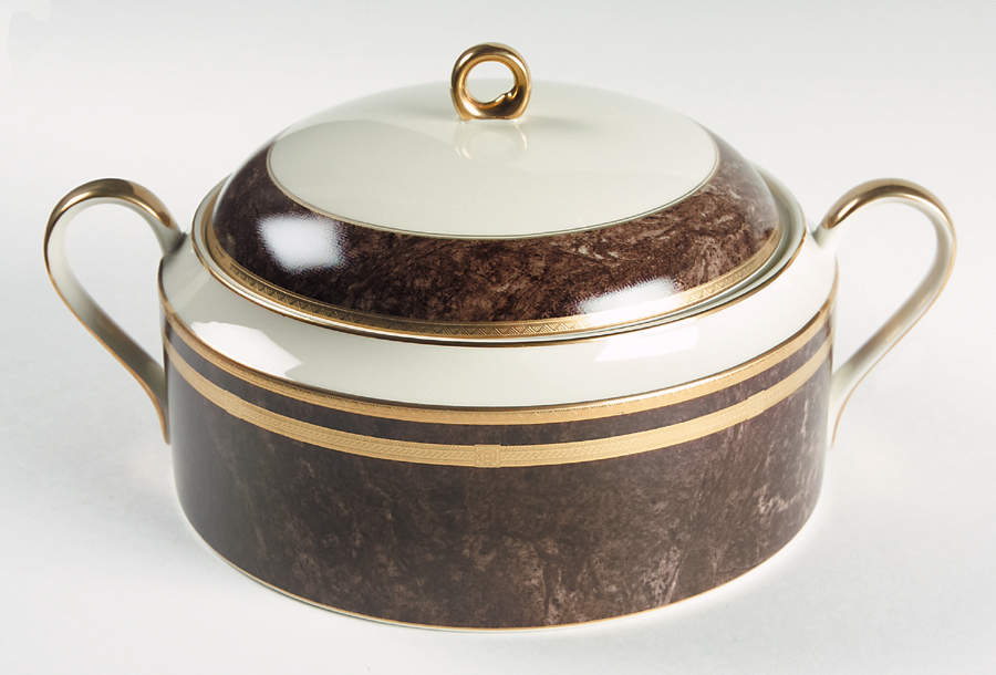 Mahogany Florentine 2.25 Qt Round Covered Casserole by Mikasa-1