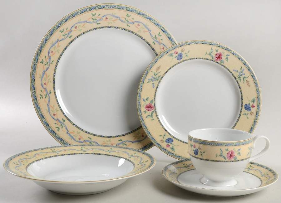 Castle Berry 5 Piece Place Setting by Mikasa-1