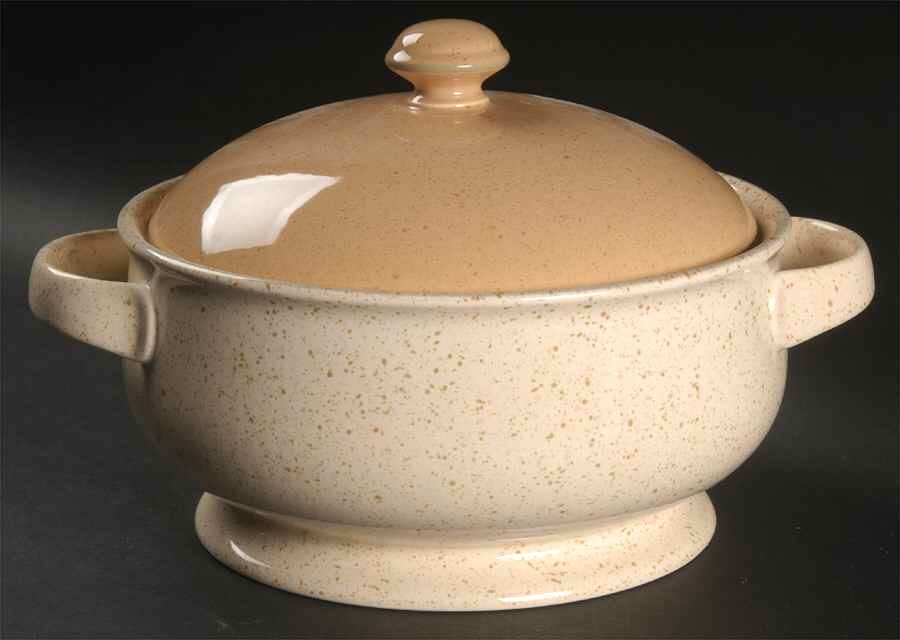 Bermuda Sand 2 Qt Round Covered Casserole by Mikasa-1