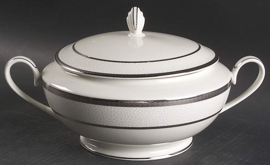 Imperial Flair Platinum 2 Qt Round Covered Casserole by Mikasa-1