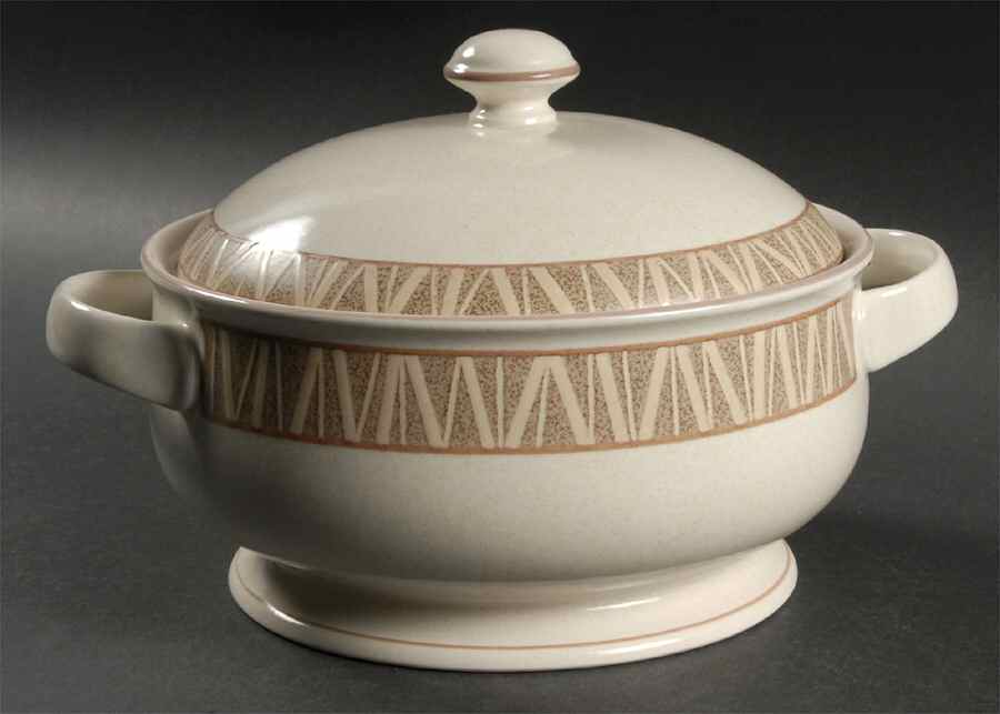 Sahara 2 Qt Round Covered Casserole by Mikasa-1