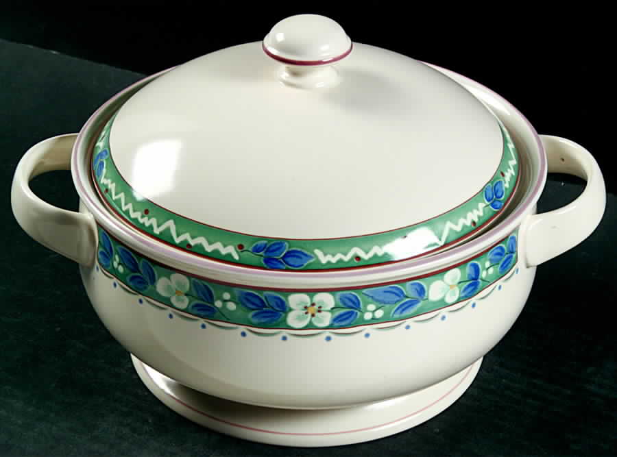 Blue Bell 2 Qt Round Covered Casserole by Mikasa-1