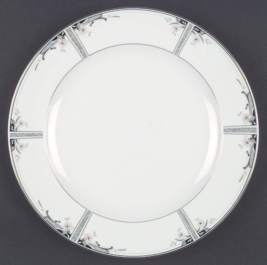 English Estate Dinner Plate by Mikasa-1