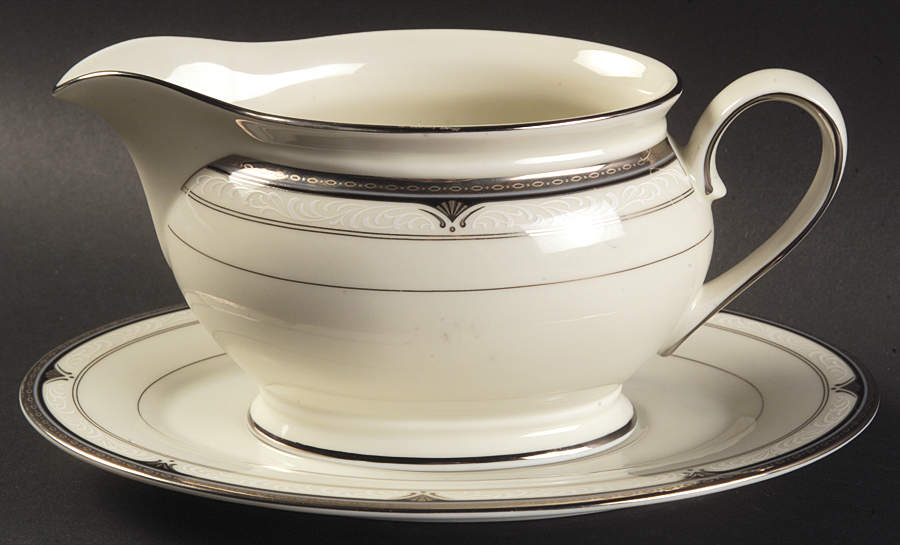 Silver Shells Gravy Boat & Underplate by Mikasa-1