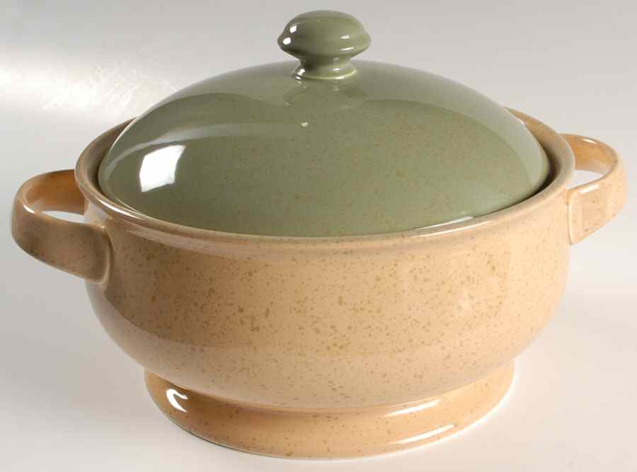 Wheat 2.25 Qt Round Covered Casserole by Mikasa-1
