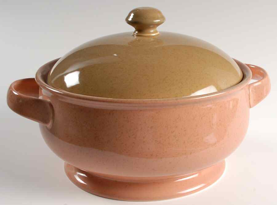 Desert Clay 2.25 Qt Round Covered Casserole by Mikasa-1