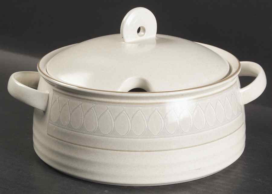 Claridge 1.5 Qt Round Covered Casserole by Mikasa-1