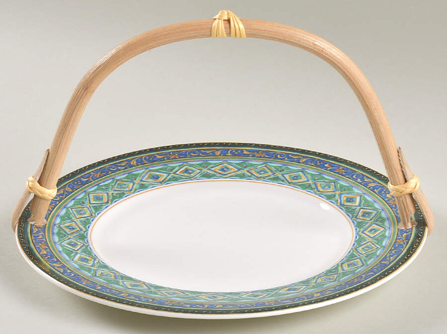 Florenza 5 3/8"-5 5/8" Bamboo Handled Serving Plate  HC by Mikasa-1
