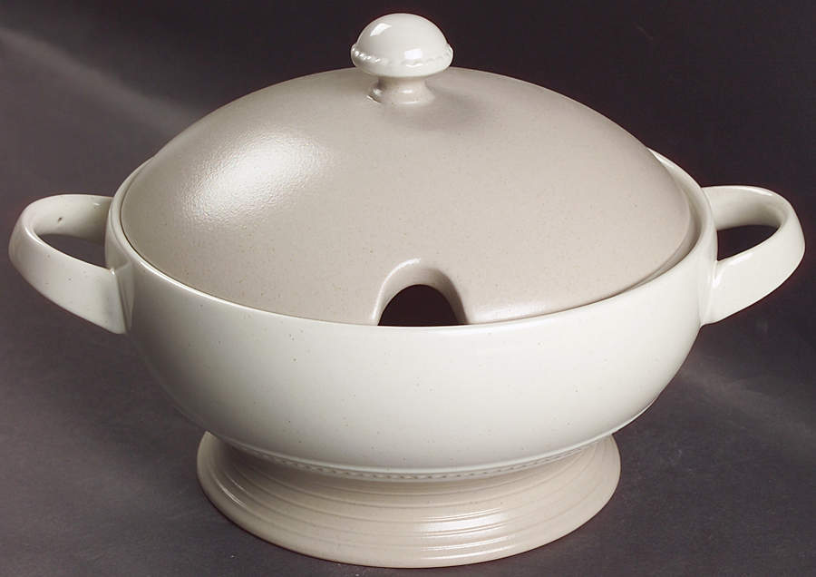 Pebble Beach 2 Qt Round Covered Casserole by Mikasa-1