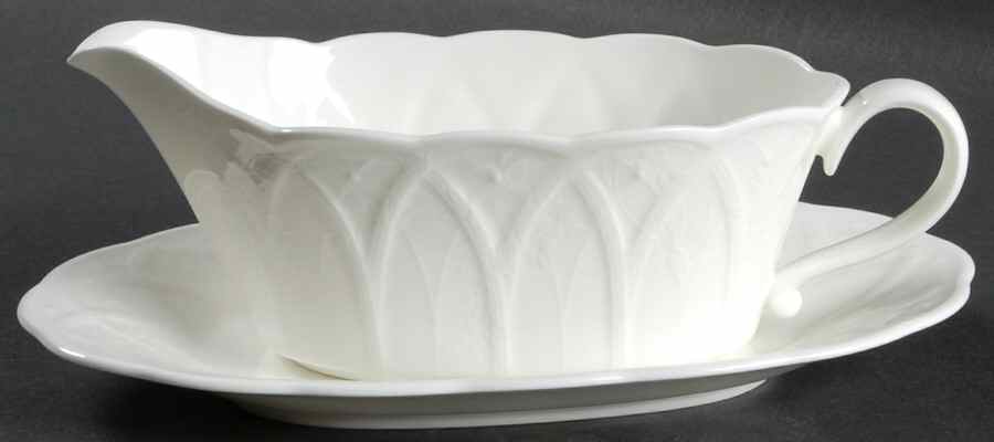 Romantique Gravy Boat & Underplate by Mikasa-1