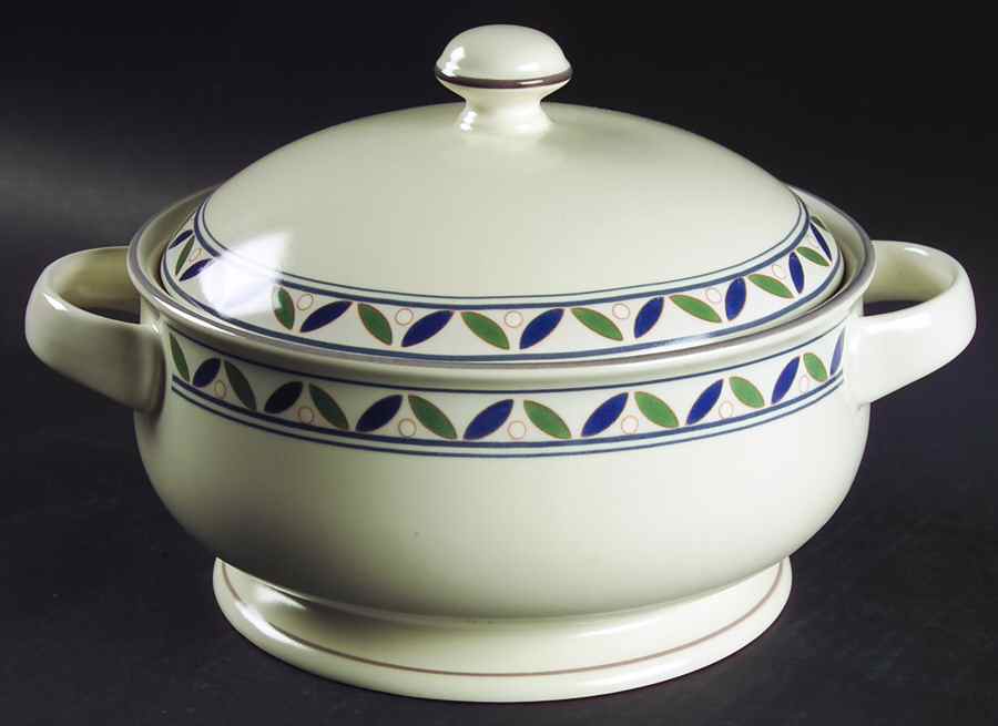 Rosette 2 Qt Round Covered Casserole by Mikasa-1