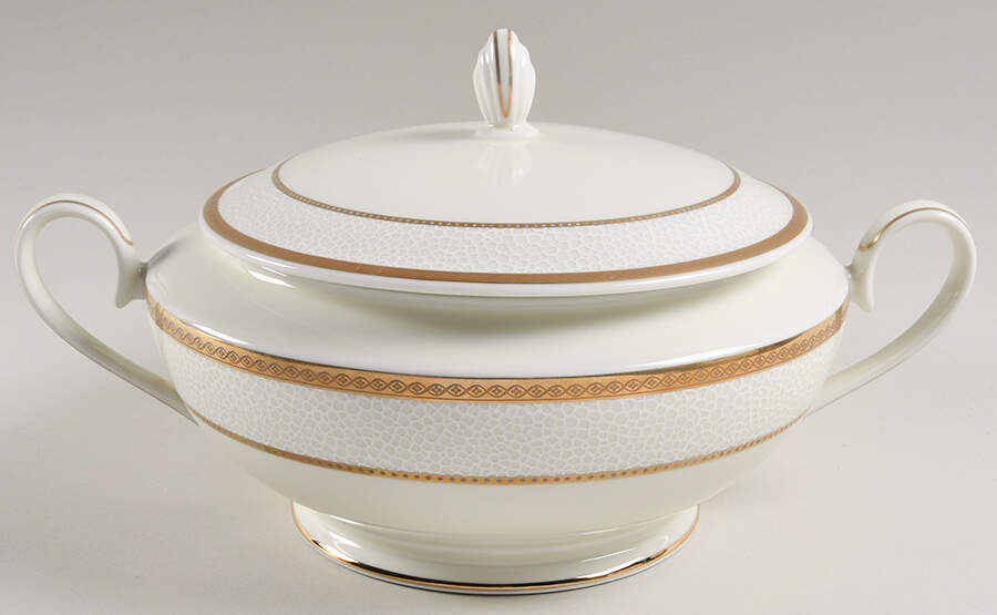 Imperial Flair Gold 1.5 Quart Round Covered Casserole by Mikasa-1