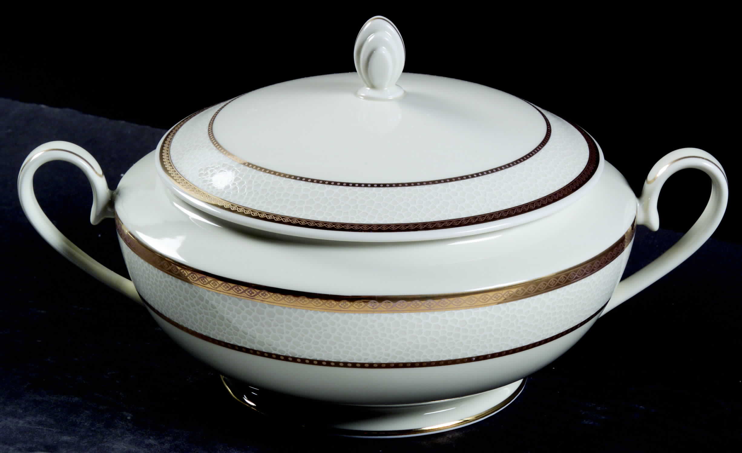Imperial Flair Gold 1.5 Qt Round Covered Casserole by Mikasa-1