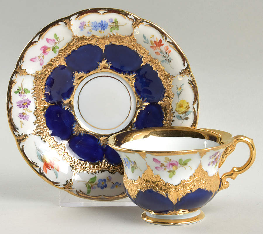 011099 Footed Demitasse Cup & Saucer Set by Meissen (Germany)-1