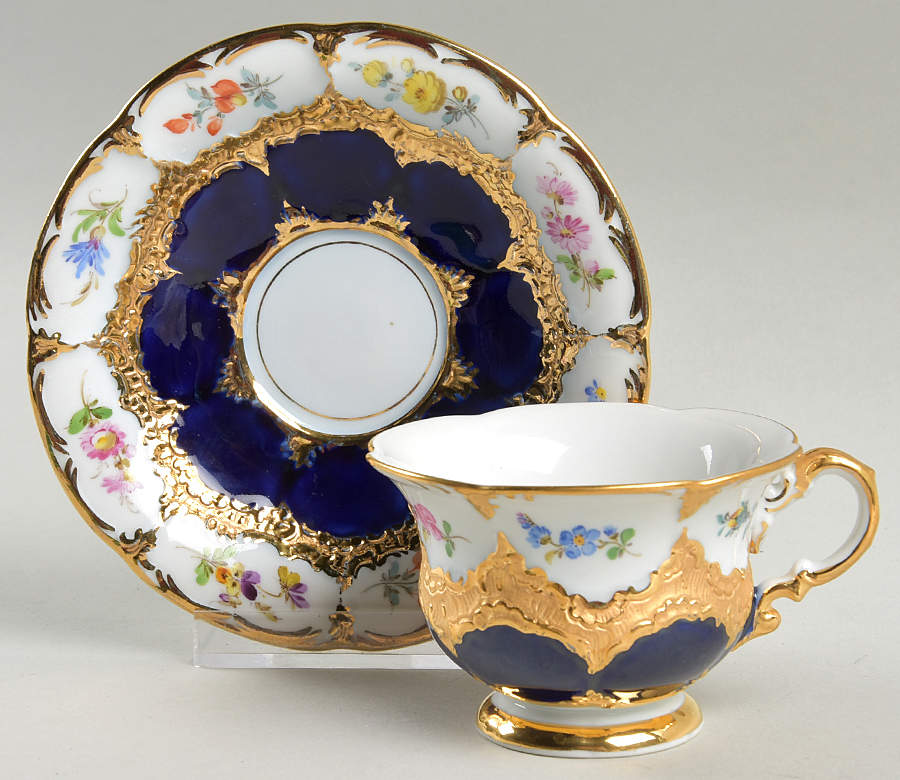011099 Footed Demitasse Cup & Saucer Set by Meissen (Germany)-1