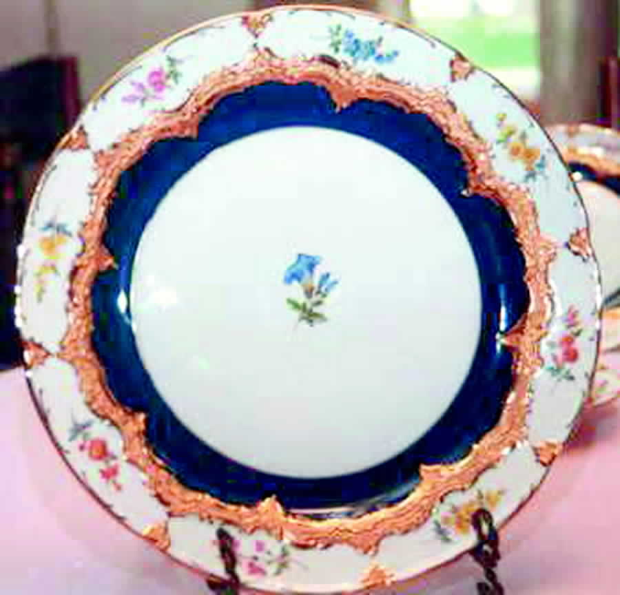 011099 Dinner Plate by Meissen (Germany)-1