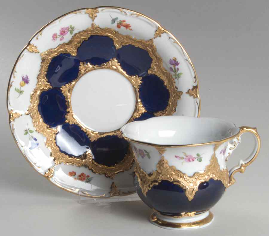 011099 Footed Cup & Saucer Set by Meissen (Germany)-1