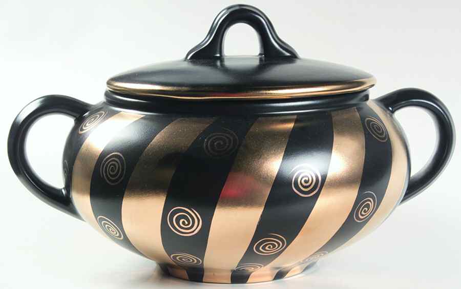 Dakota 4.5 Quart Round Covered Casserole by Mikasa-1
