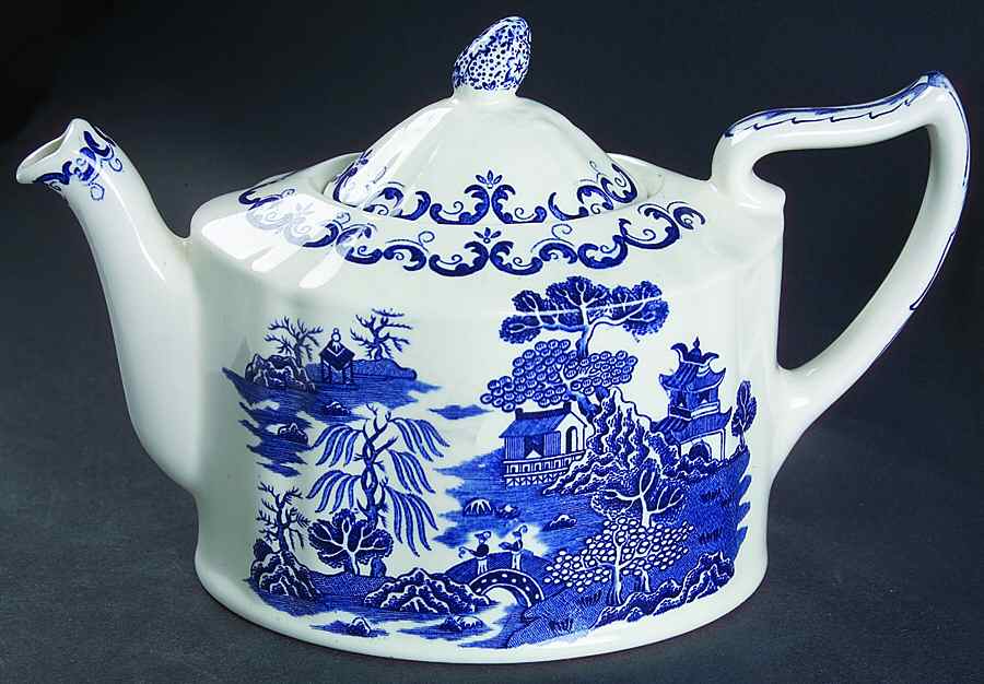 Willow Blue (Design Off Edge) Teapot & Lid by Mason's-1