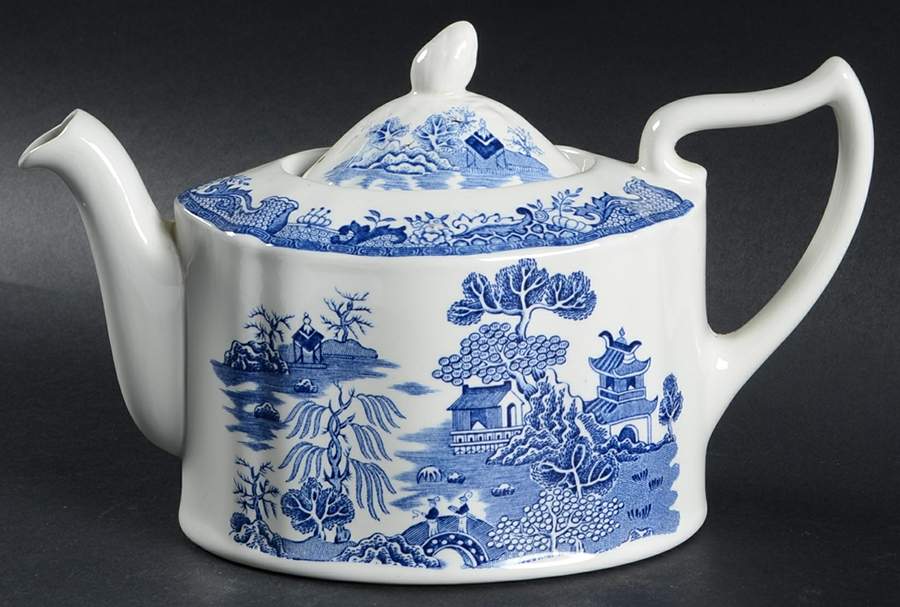 Willow Blue (Design Off Edge) Teapot & Lid by Mason's-1
