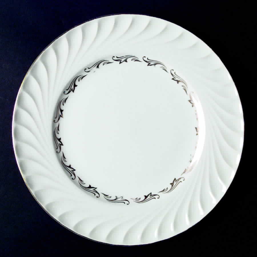 Queen Ann Dinner Plate by Meito-1