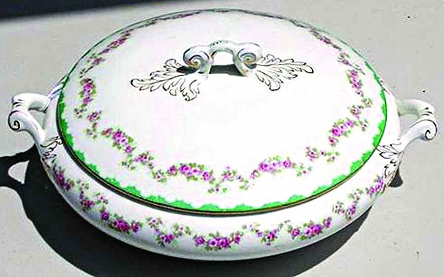 MAD58 Round Covered Vegetable by John Maddock & Sons-1