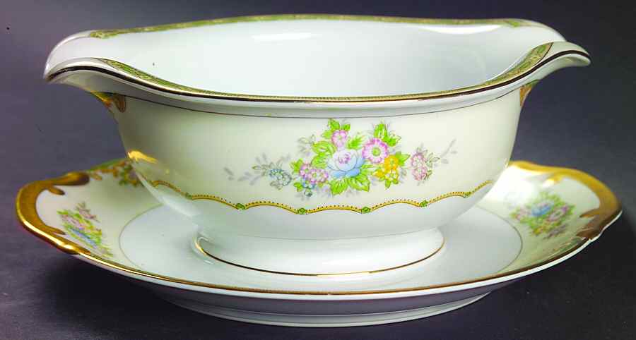 Calais Gravy Boat with Attached Underplate by Meito-1