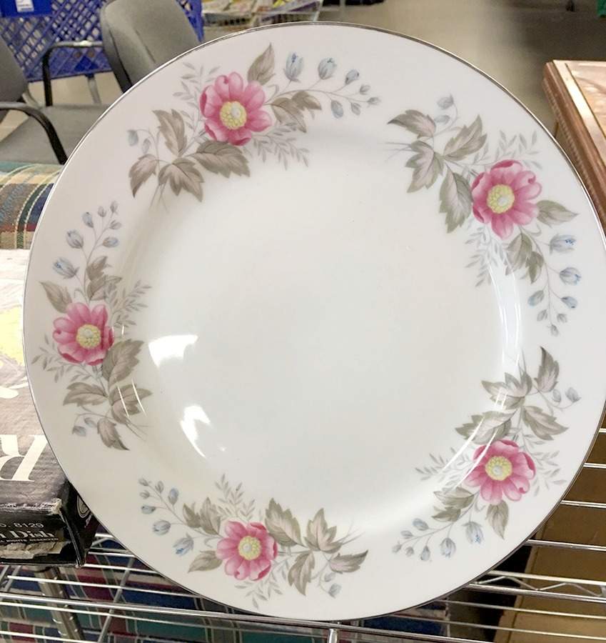 Laura Dinner Plate by Mikado-1