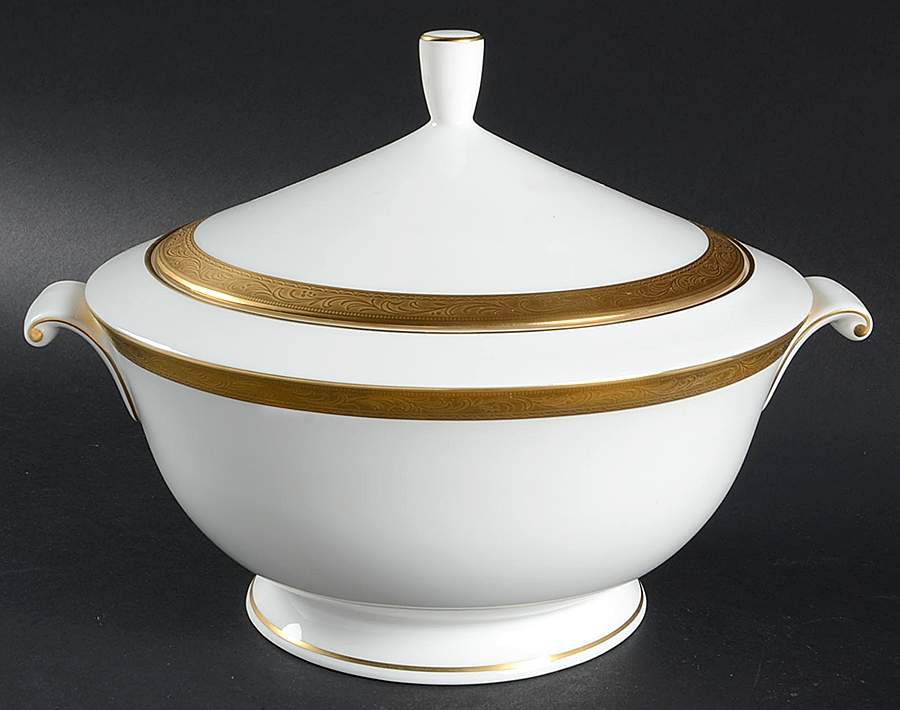 Crown Jewel 2.25 Qt Round Covered Casserole by Mikasa-1