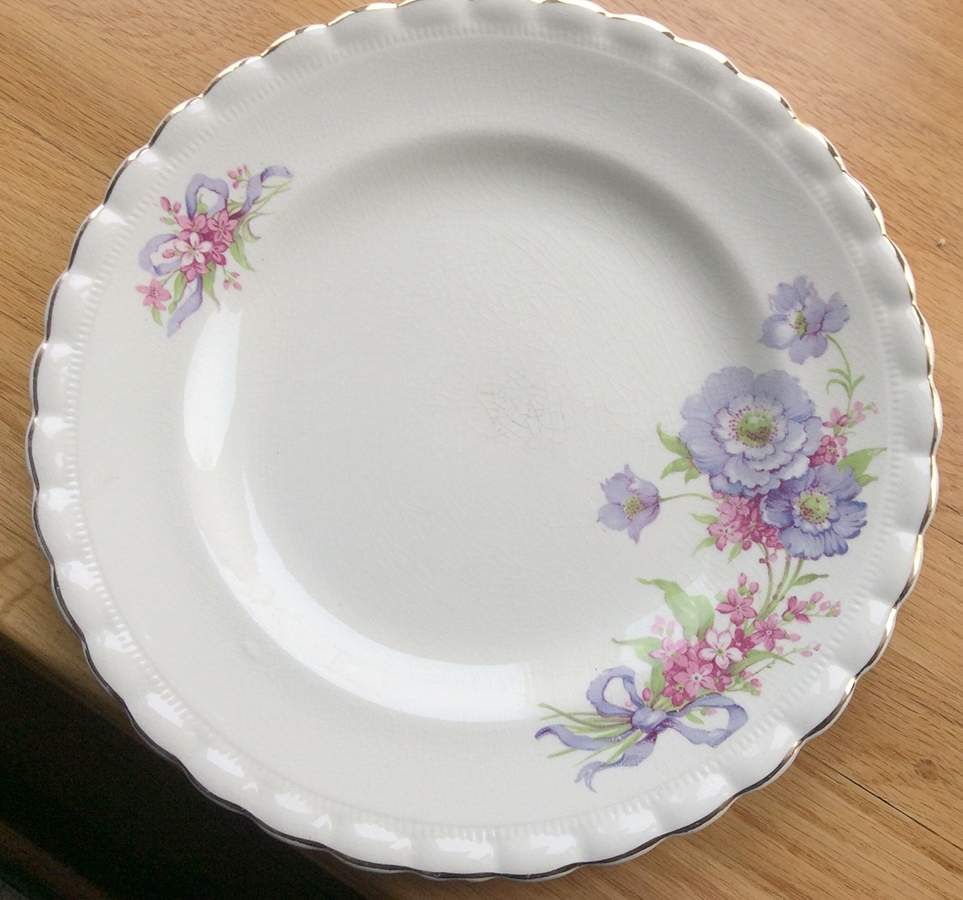 Bridal Bouquet Dinner Plate by J & G Meakin-1