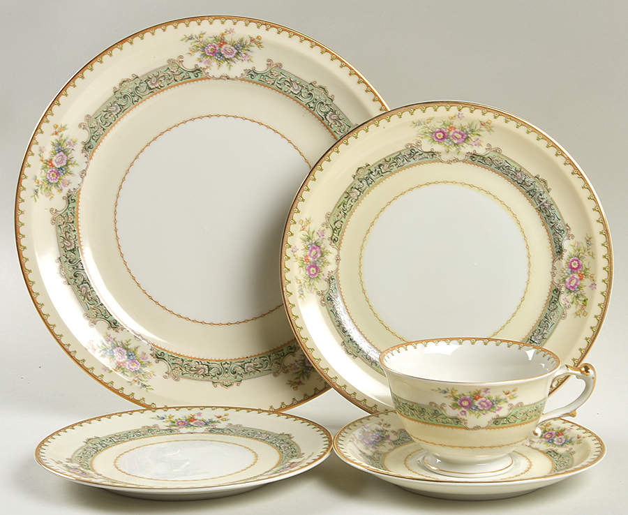 Dexter (Orleans Shape) 5 Piece Place Setting by Meito-1