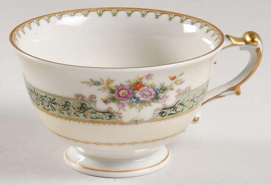 Dexter (Orleans Shape) Footed Cup by Meito-1