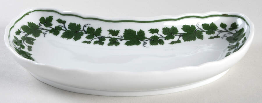 Full Green Vine (Scalloped, No Trim) Crescent Salad Plate by Meissen (Germany)-1
