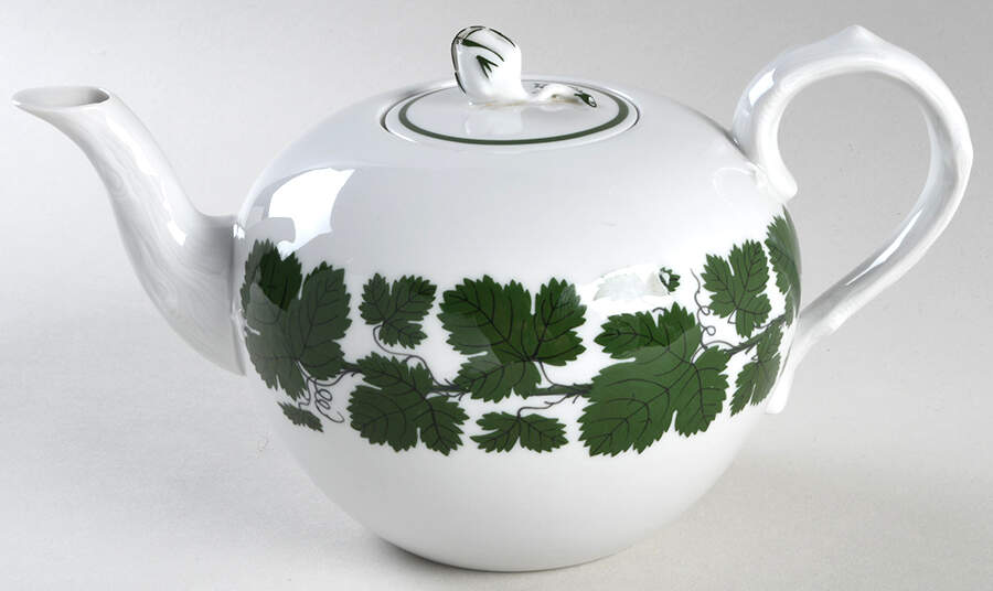 Full Green Vine (Smooth, No Trim) Teapot & Lid by Meissen (Germany)-1
