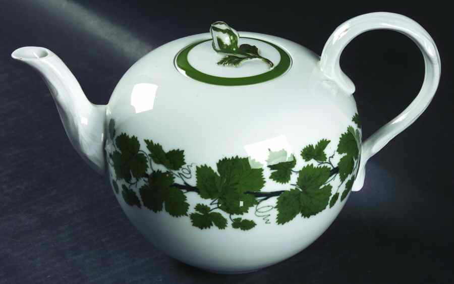 Full Green Vine (Smooth, No Trim) Teapot & Lid by Meissen (Germany)-1
