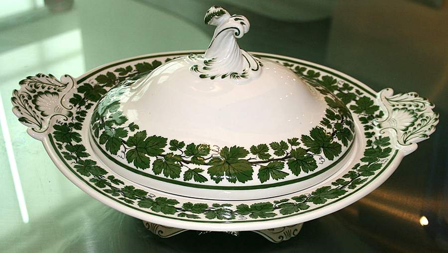 Full Green Vine (Smooth, No Trim) Round Covered Vegetable by Meissen (Germany)-1