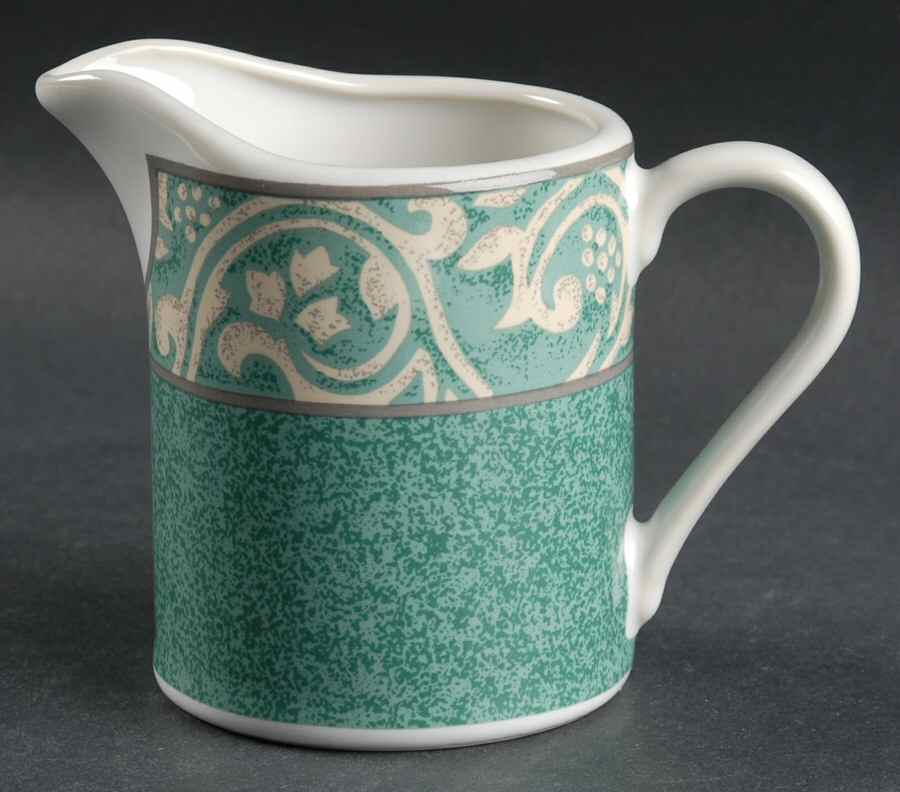 Pavillion Creamer by Misono-1