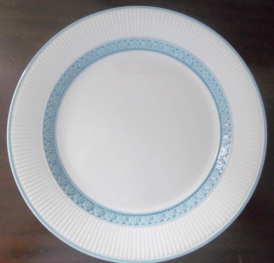 Classic Blue Dinner Plate by Metlox - Poppytrail - Vernon-1