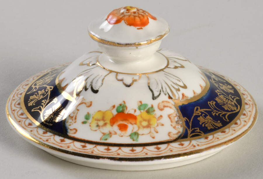 Caledonia (Scalloped) Lid for Sugar Bowl by Alfred Meakin-1
