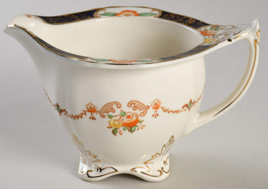 Caledonia (Scalloped) Creamer by Alfred Meakin-1