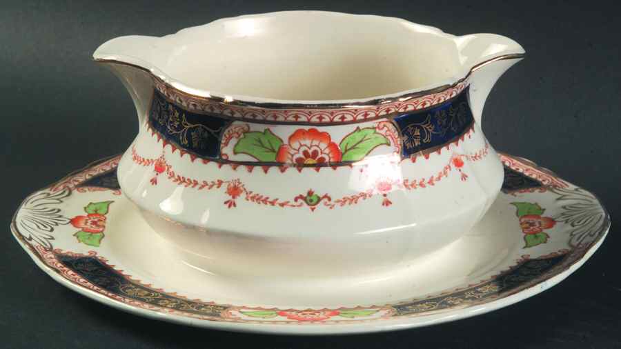 Caledonia (Scalloped) Gravy Boat with Attached Underplate by Alfred Meakin-1