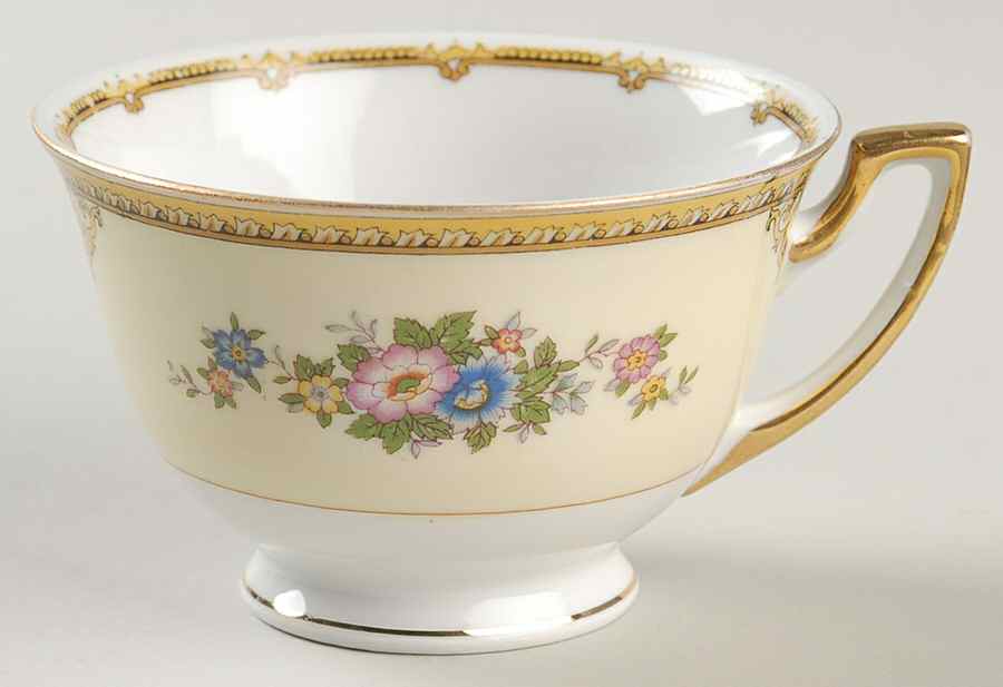 Uxbridge Footed Cup by Meito-1